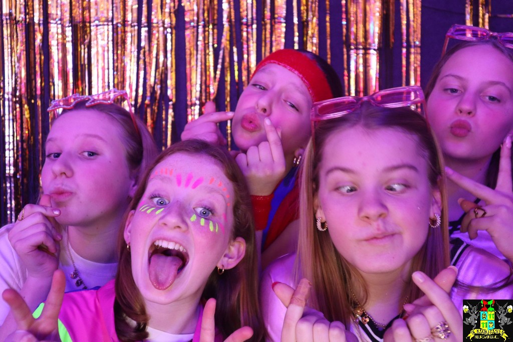 ../Images/Jeugd Opwarmbal Photobooth 413.jpg